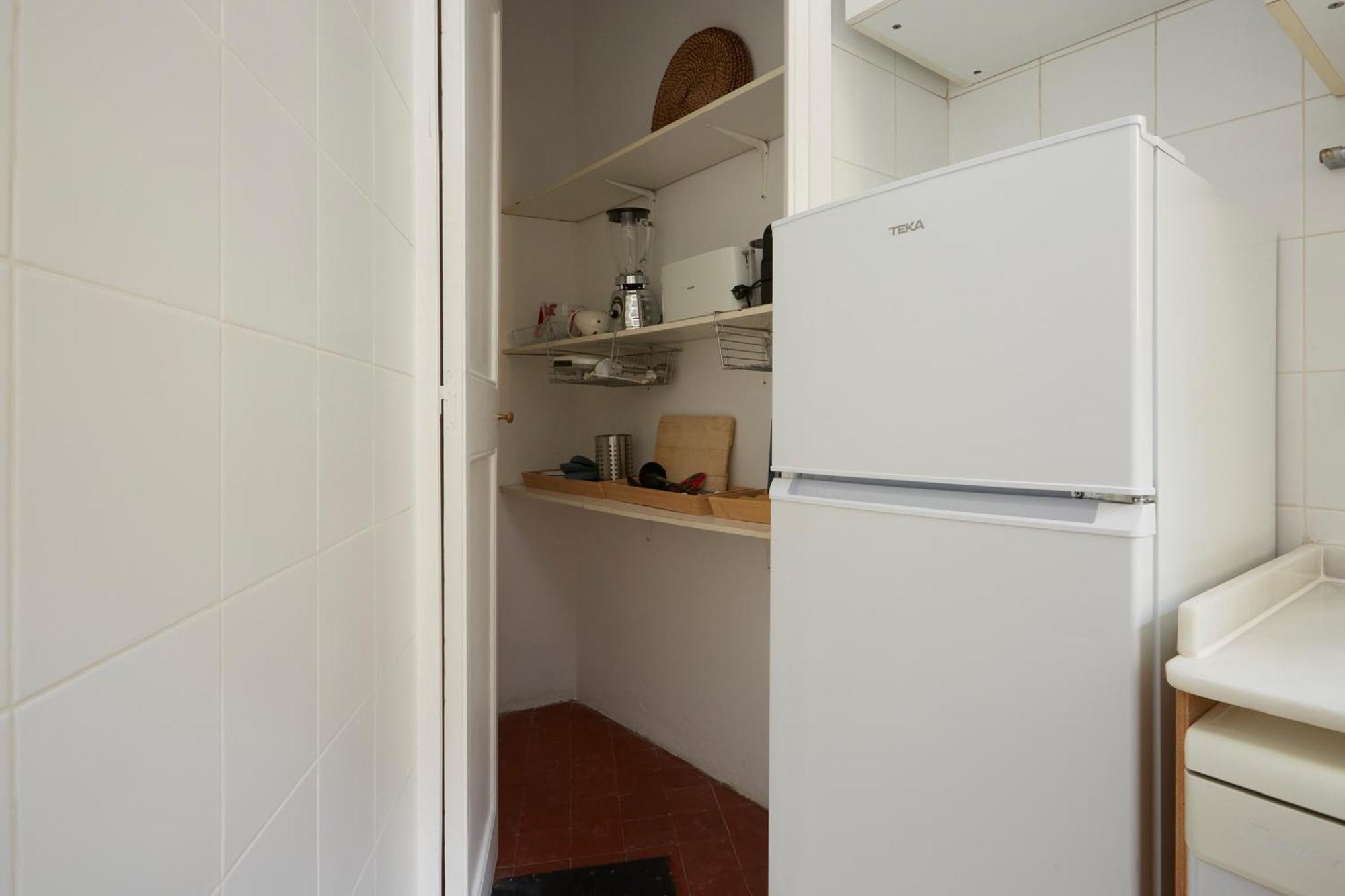22dia1087- New 2br Flat In The Center! *