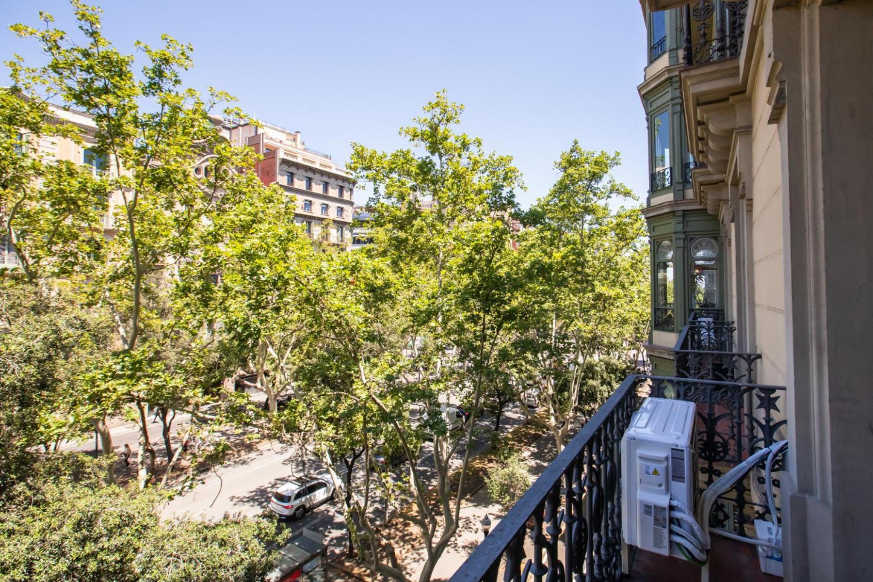 22dia1087- New 2br Flat In The Center!